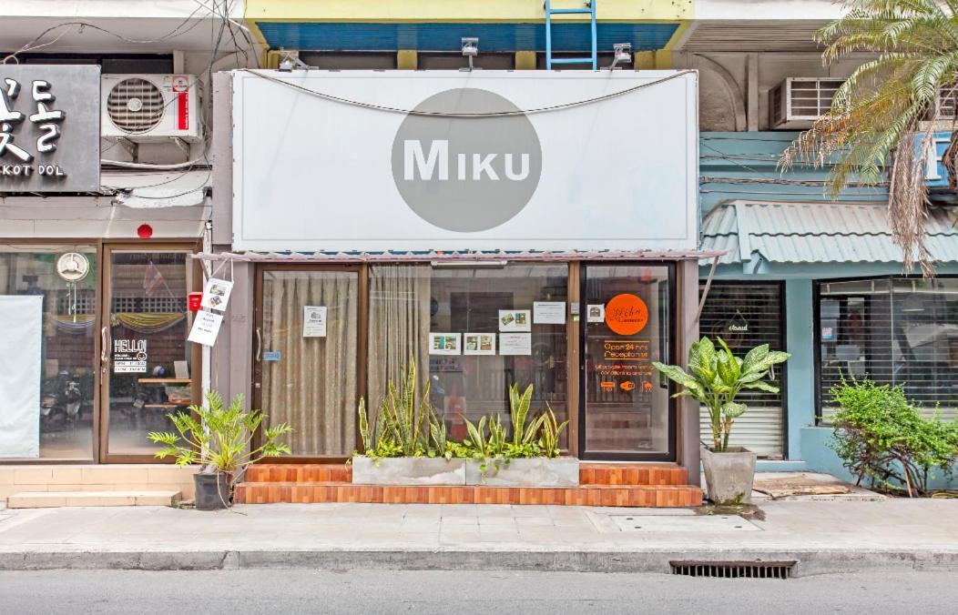 Miku Guesthouse Bangkok Esterno foto