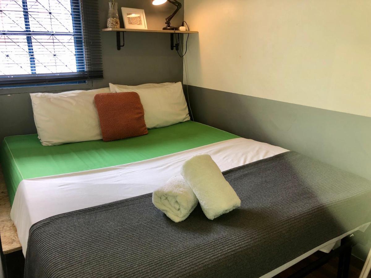 Miku Guesthouse Bangkok Esterno foto