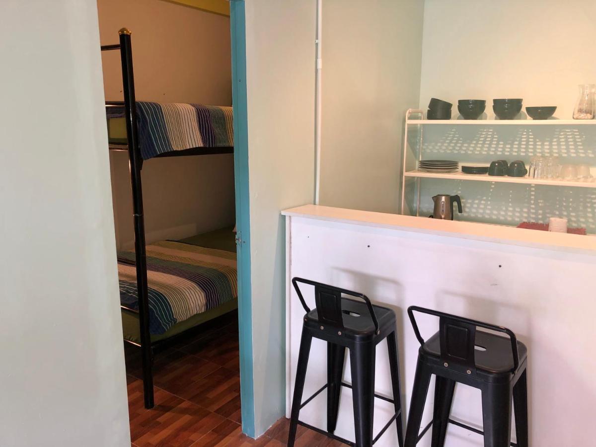 Miku Guesthouse Bangkok Esterno foto