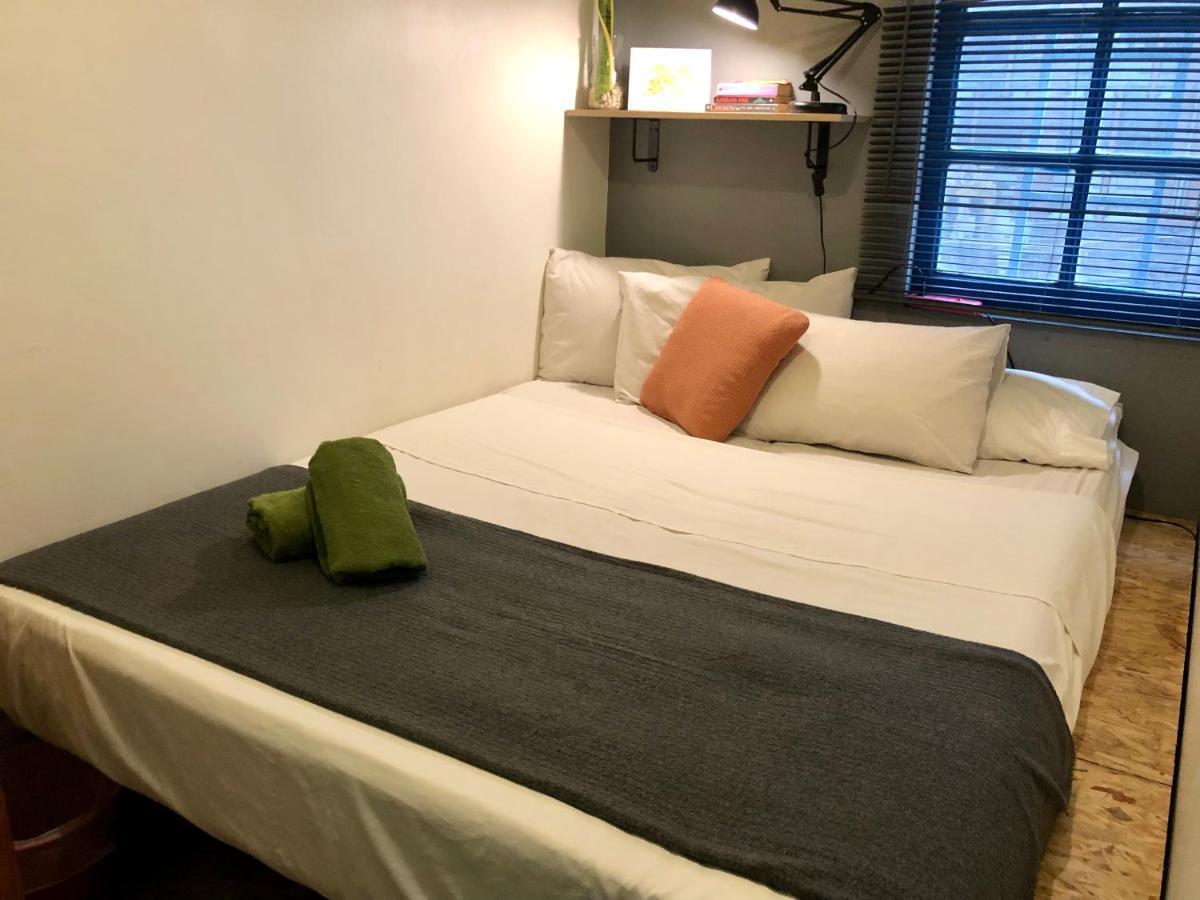 Miku Guesthouse Bangkok Esterno foto