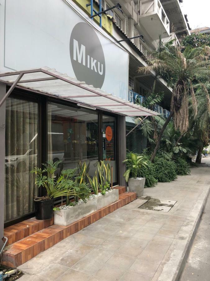Miku Guesthouse Bangkok Esterno foto