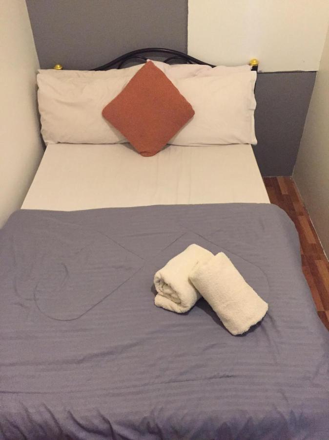 Miku Guesthouse Bangkok Esterno foto